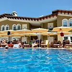 Palmanova منتجع